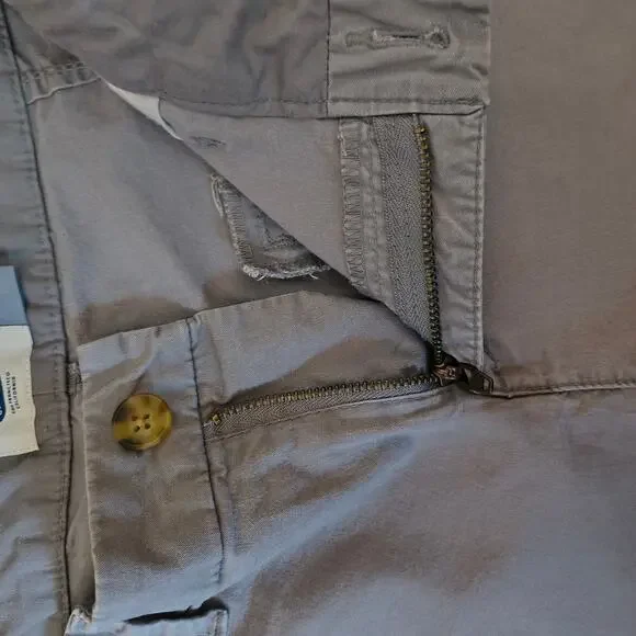 Old Navy Women's Gray Casual Chino Style "Everyday Shorts" Shorts Size 6 - Picture 5 of 11